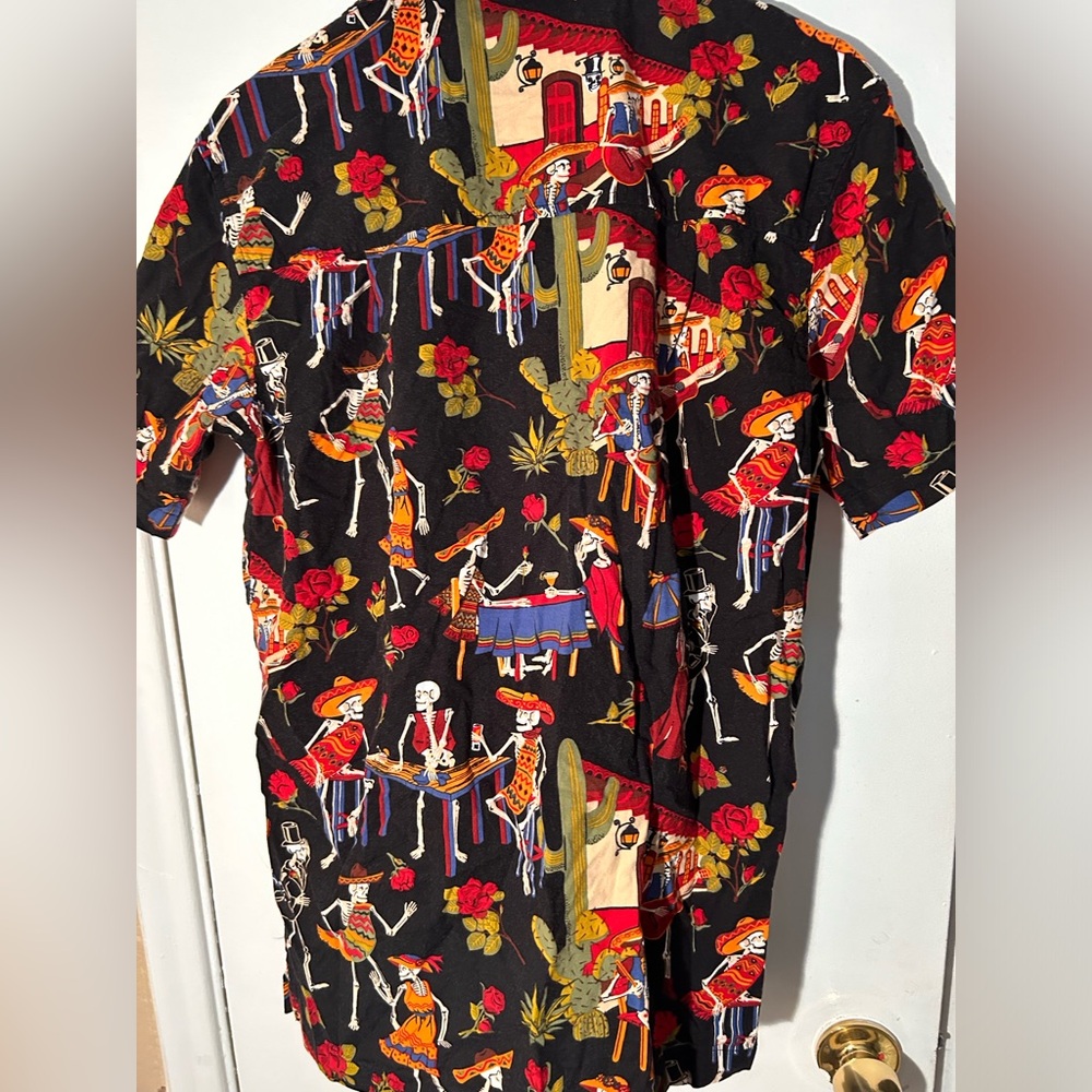 Men's Black Unique Skeleton Print Shirt Great for anytime of the year